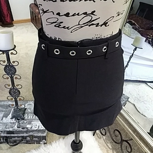 🆕   Gorgeous Mini belted skirt - Picture 3 of 4